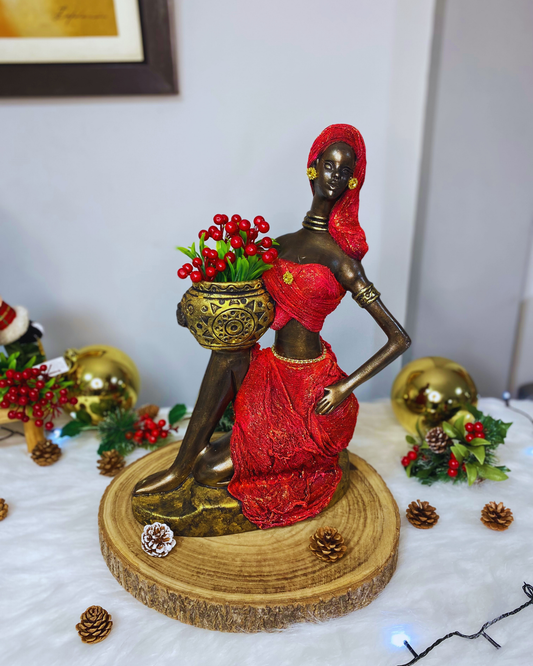 Negra sentada grande con jarron