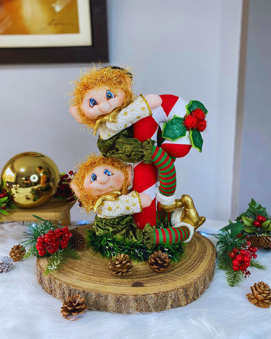 Duo de duendes en baston