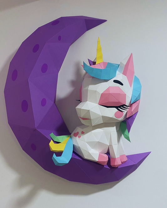 Baby Unicornio en la Luna